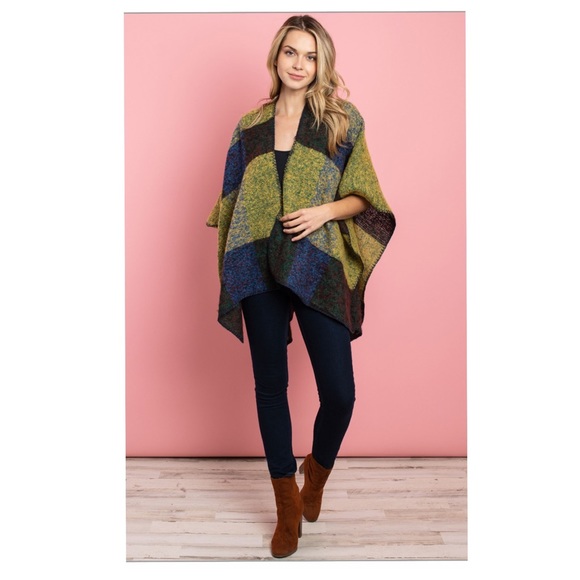 🌺2/$35 sale one size checkered poncho - Picture 4 of 6